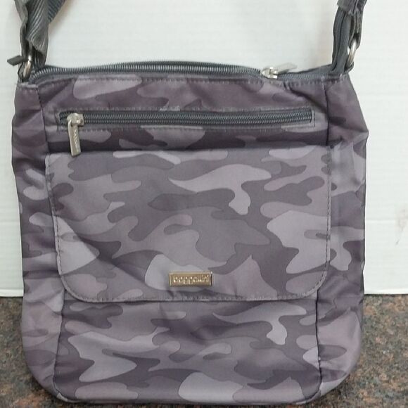 Unisex Baggallini Gray and Black Messenger Bag Urban Camouflage. - Picture 2 of 8